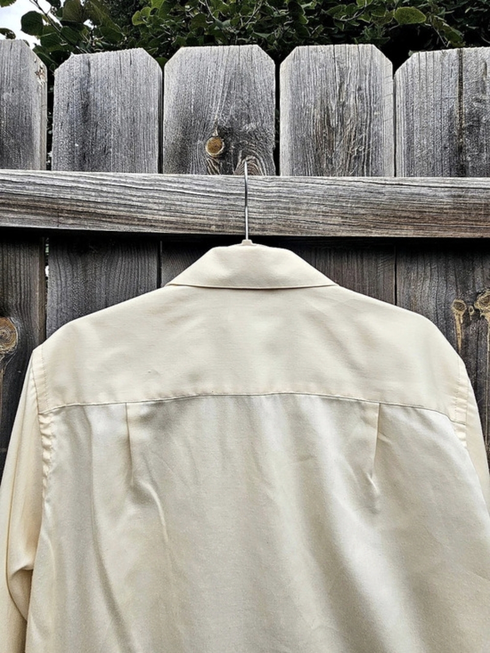 Geoffrey Beene Men's Sateen Button Down dress shirt Medium Wrinkle Free Cream - Picture 8 of 8